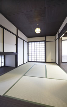 椎葉工務店 【2000万円‐2500万円】【間取り図あり】内土間と大きな吹抜けで再現 生まれ育った「京町家」の家の建築実例画像3