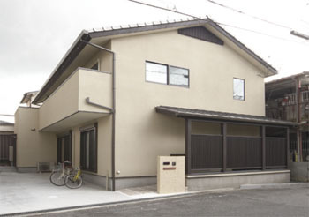 椎葉工務店 【2000万円‐2500万円】【間取り図あり】内土間と大きな吹抜けで再現 生まれ育った「京町家」の家の建築実例画像5