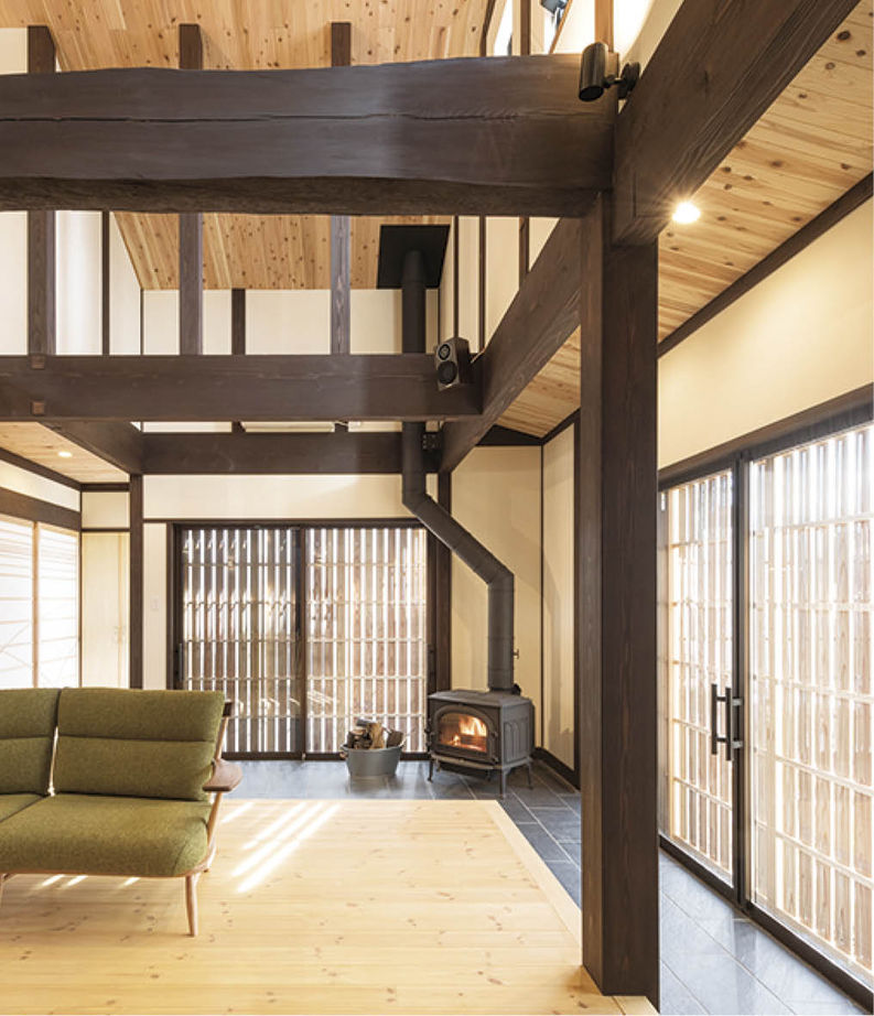 椎葉工務店 【2500万円‐3000万円】【間取り図あり】家に合わせて選んだ地松の梁　キッチンは｢酒蔵｣のイメージにの建築実例画像3