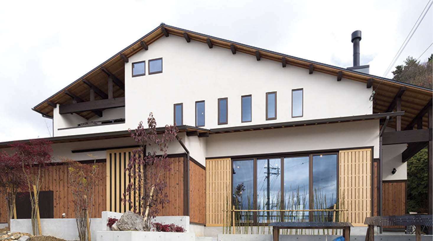 椎葉工務店 【2500万円‐3000万円】【間取り図あり】家に合わせて選んだ地松の梁　キッチンは｢酒蔵｣のイメージにの建築実例画像5