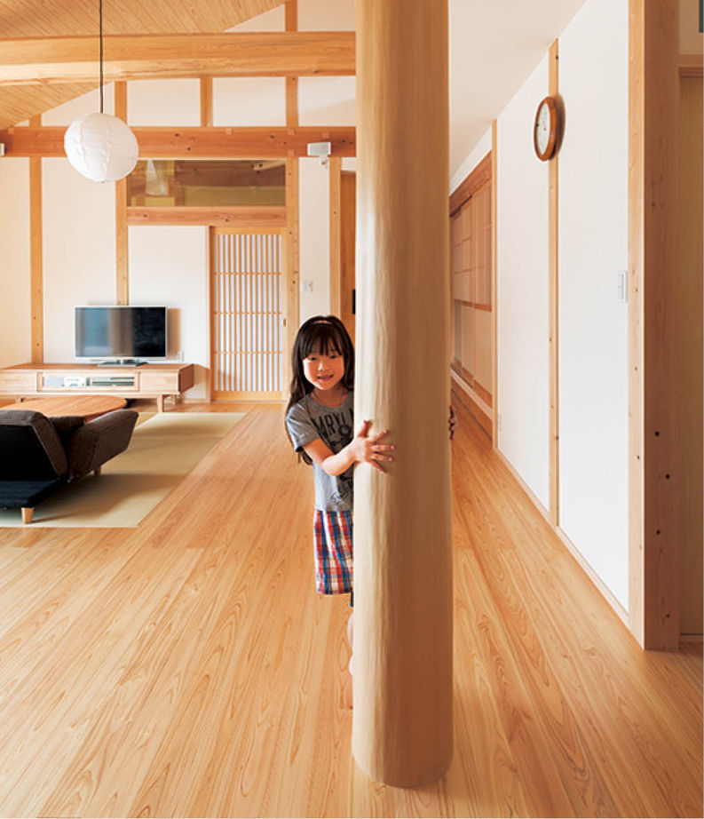 椎葉工務店 【2500～3000万円】米松の梁、杉の丸柱、桧の無垢床に包まれたLDK。木を知りつくした匠が作るこだわりの家の建築実例画像3