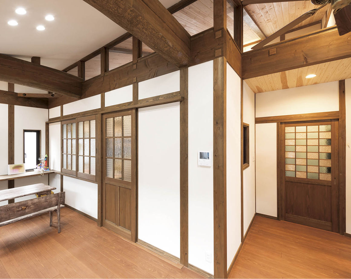 椎葉工務店 【2500万円～3000万円】創作家具やこだわった素材でアンティークな雰囲気の居心地の良い家を実現の建築実例画像2