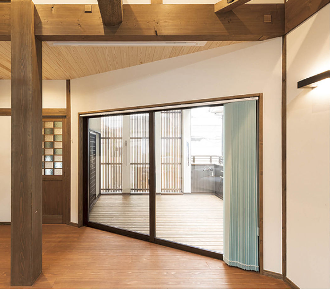 椎葉工務店 【2500万円～3000万円】創作家具やこだわった素材でアンティークな雰囲気の居心地の良い家を実現の建築実例画像4