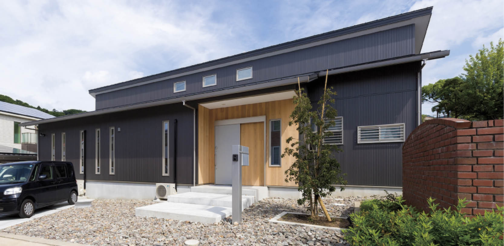 椎葉工務店 【2000万円～2500万円】杉の無垢材が美しい広々リビングでシンプルに暮らす平屋住宅の建築実例画像2