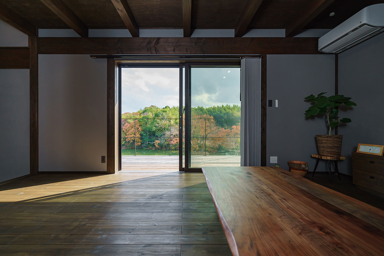 椎葉工務店 【大阪/3000万円台/自然素材/間取り有】毎日が贅沢なアウトドア。重厚な別荘気分の木の家の建築実例画像3