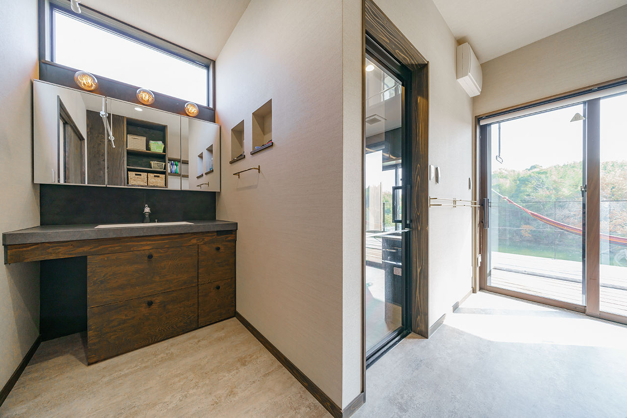 椎葉工務店 【大阪/3000万円台/自然素材/間取り有】毎日が贅沢なアウトドア。重厚な別荘気分の木の家の建築実例画像8