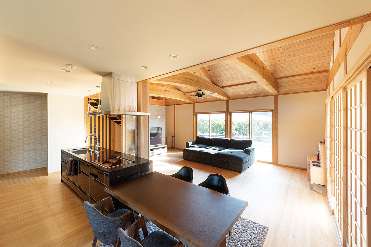 椎葉工務店 【大阪/平屋/3000万円台/子育て/間取り有】地松の梁、杉の天井、桧の床。表情豊かな木の平屋の建築実例画像2