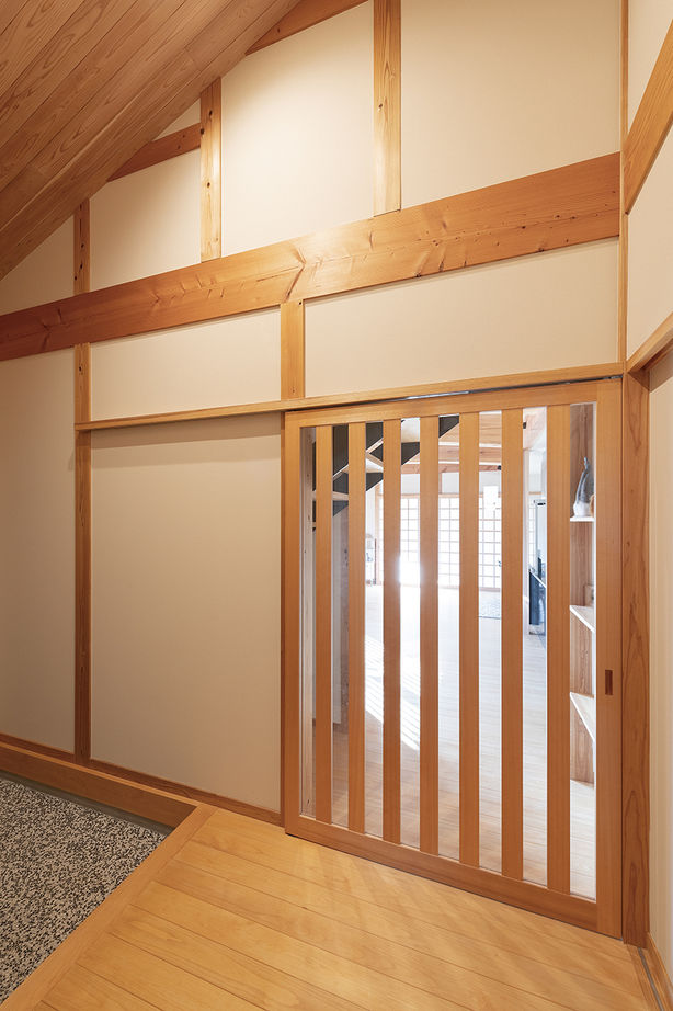 椎葉工務店 【大阪/平屋/3000万円台/子育て/間取り有】地松の梁、杉の天井、桧の床。表情豊かな木の平屋の建築実例画像6