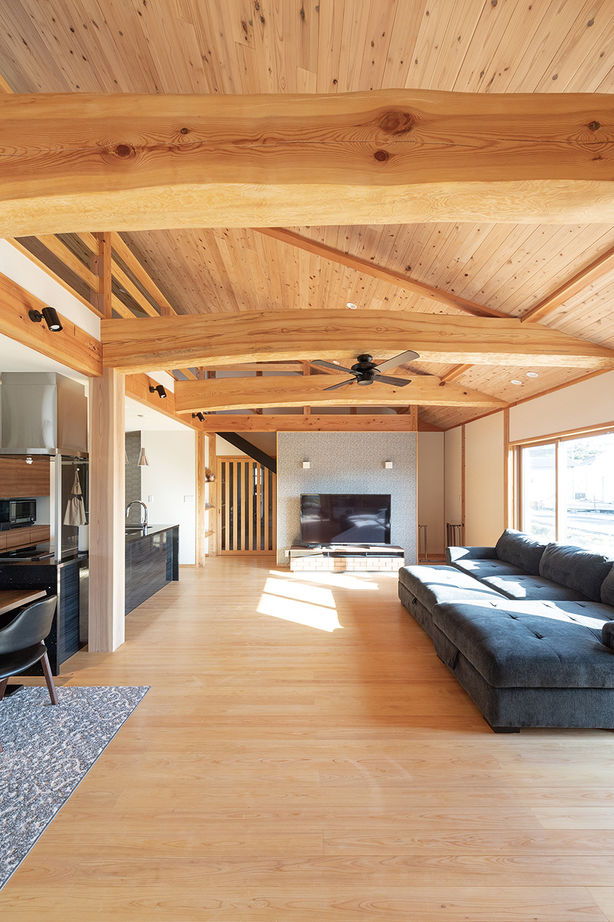 椎葉工務店 【大阪/平屋/3000万円台/子育て/間取り有】地松の梁、杉の天井、桧の床。表情豊かな木の平屋の建築実例画像8