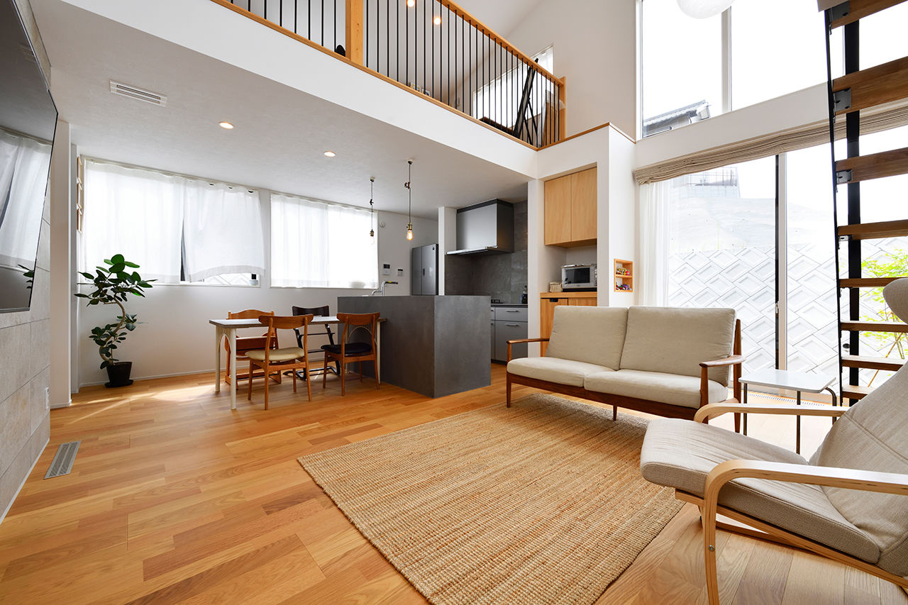 山豊工建　ここすもハウス 【全館空調×吹き抜け大空間×間取図あり】擁壁に頼らず、土地の傾斜を活かしたスキップフロアの家の建築実例画像4