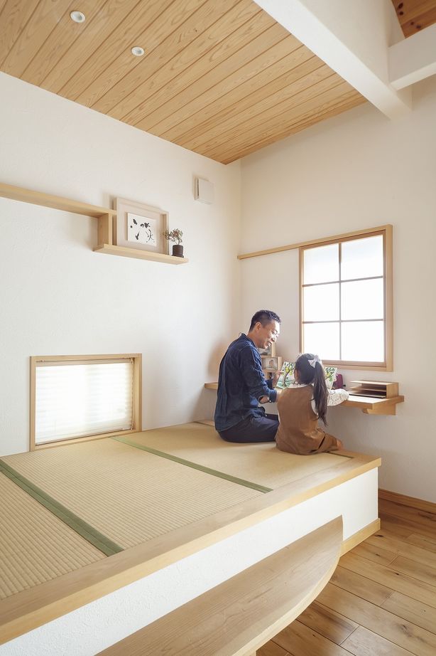 しのだ工務店 【2000万円台】漆喰と無垢材のコントラストが美しい。癒されるデザインと暮らしやすい間取りの家の建築実例画像5