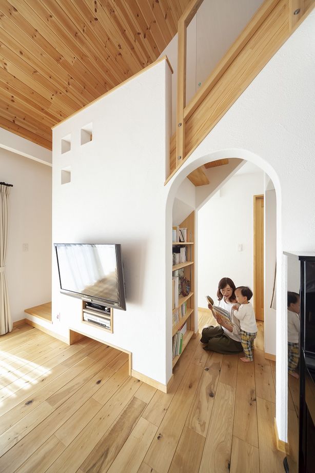 しのだ工務店 【2000万円台】漆喰と無垢材のコントラストが美しい。癒されるデザインと暮らしやすい間取りの家の建築実例画像8