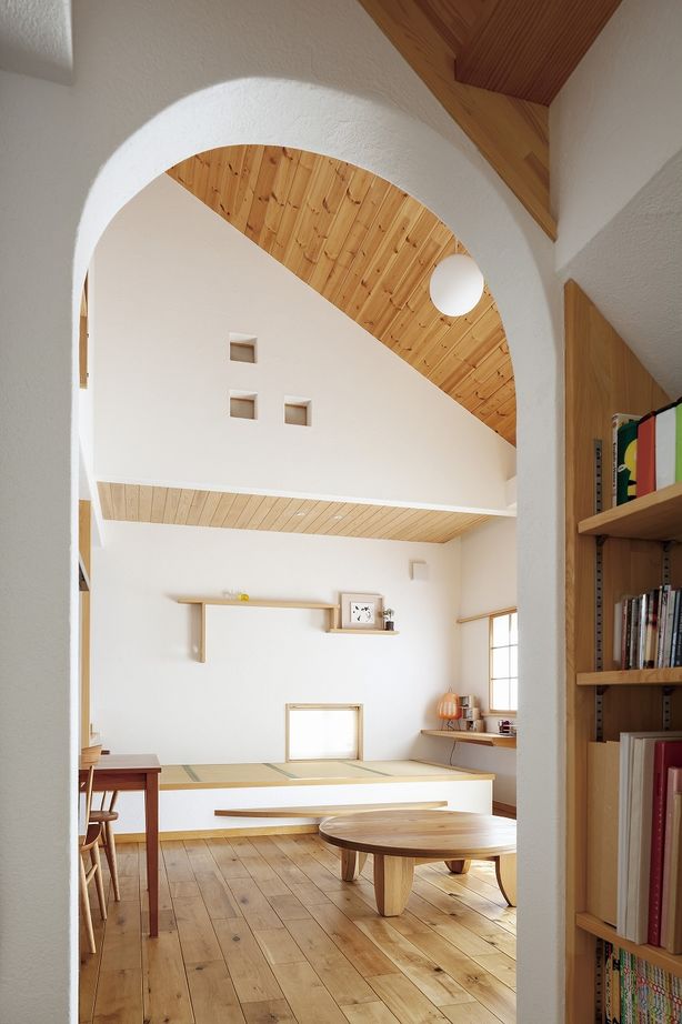 しのだ工務店 【2000万円台】漆喰と無垢材のコントラストが美しい。癒されるデザインと暮らしやすい間取りの家の建築実例画像9