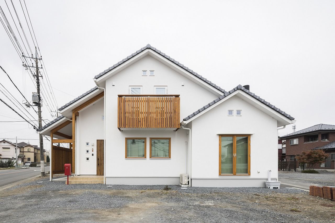 しのだ工務店 【2000万円台】造作の書庫で楽しむ読書時間。木の香りと漆喰の美しさに満ち溢れた自然素材の住まいの建築実例画像2