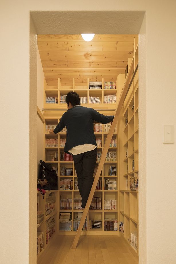しのだ工務店 【2000万円台】造作の書庫で楽しむ読書時間。木の香りと漆喰の美しさに満ち溢れた自然素材の住まいの建築実例画像7