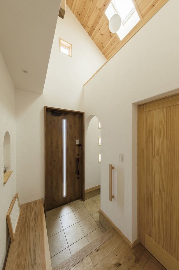 しのだ工務店 【2000万円台】造作の書庫で楽しむ読書時間。木の香りと漆喰の美しさに満ち溢れた自然素材の住まいの建築実例画像10