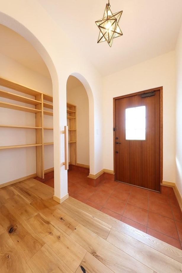 しのだ工務店 【2000万円台】絵本の世界への憧れをカタチに。漆喰の白壁とレンガ色の屋根、かわいいプロヴァンス風の家の建築実例画像8