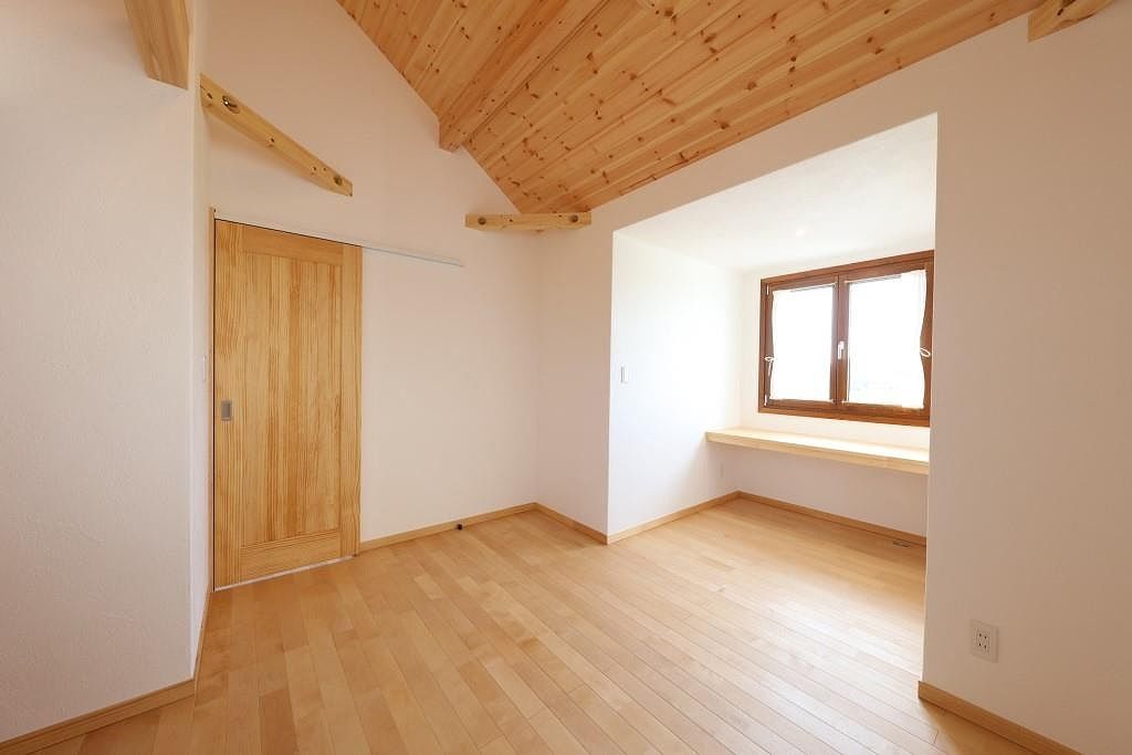 しのだ工務店 【2000万円台】絵本の世界への憧れをカタチに。漆喰の白壁とレンガ色の屋根、かわいいプロヴァンス風の家の建築実例画像10