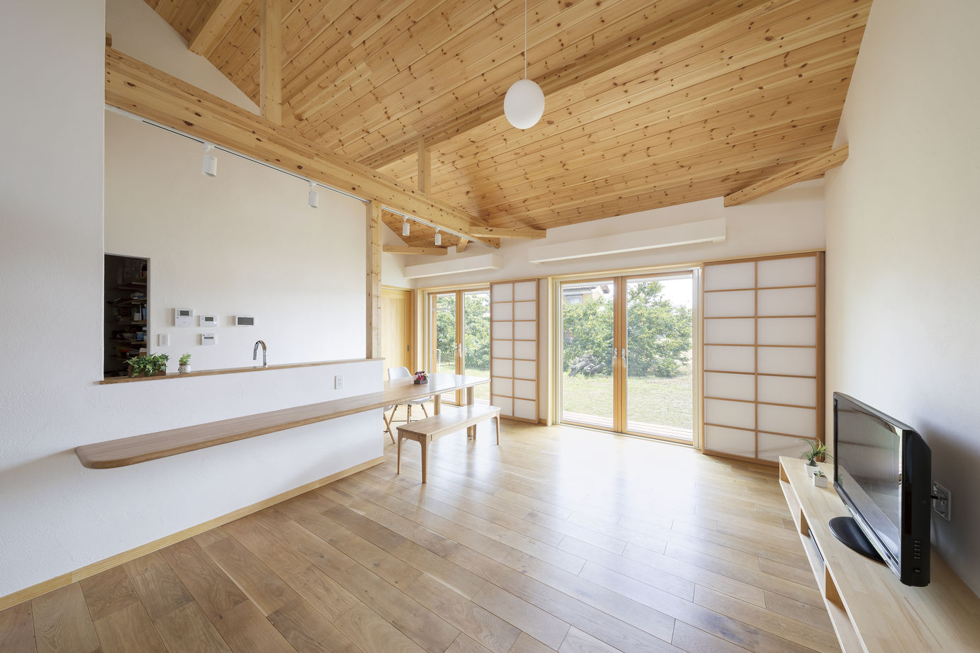 しのだ工務店 【2700万円台/平屋＋α】漆喰と木の質感に癒される。笑顔のアイデアで絆を育む家の建築実例画像7