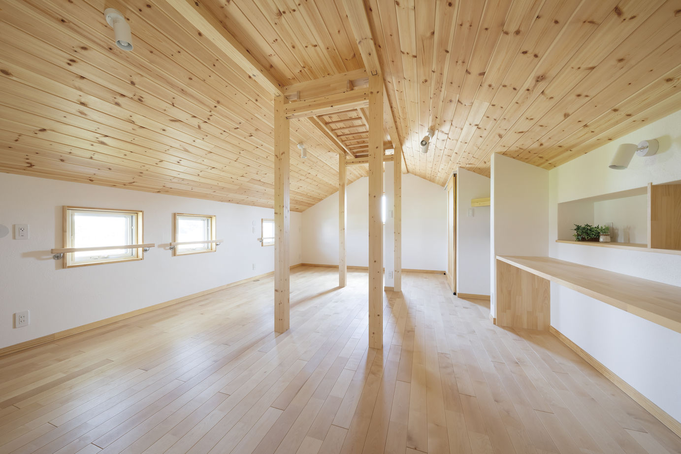 しのだ工務店 【2700万円台/平屋＋α】漆喰と木の質感に癒される。笑顔のアイデアで絆を育む家の建築実例画像11