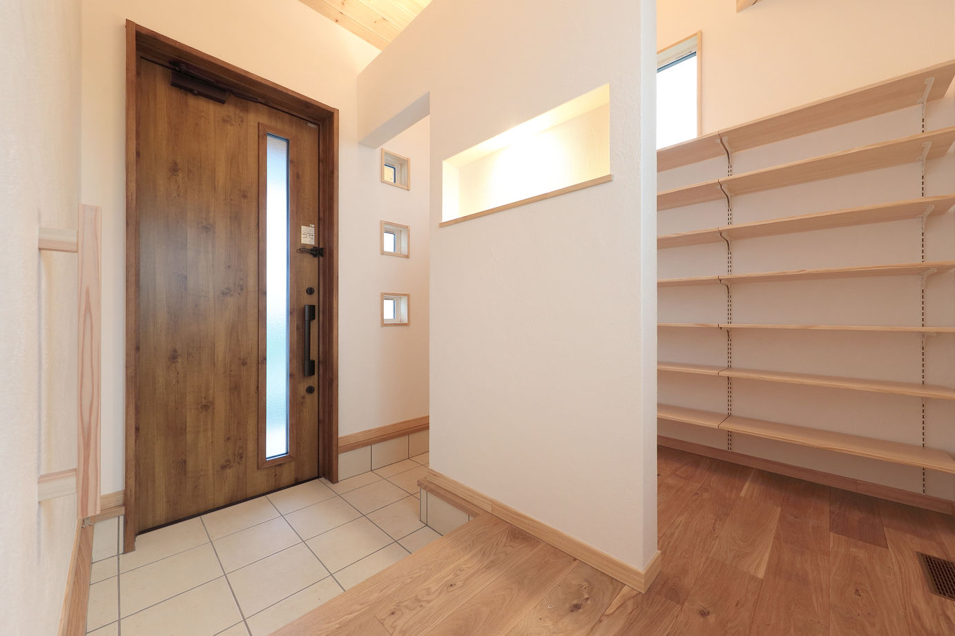 しのだ工務店 【2700万円台/平屋＋α】漆喰と木の質感に癒される。笑顔のアイデアで絆を育む家の建築実例画像16