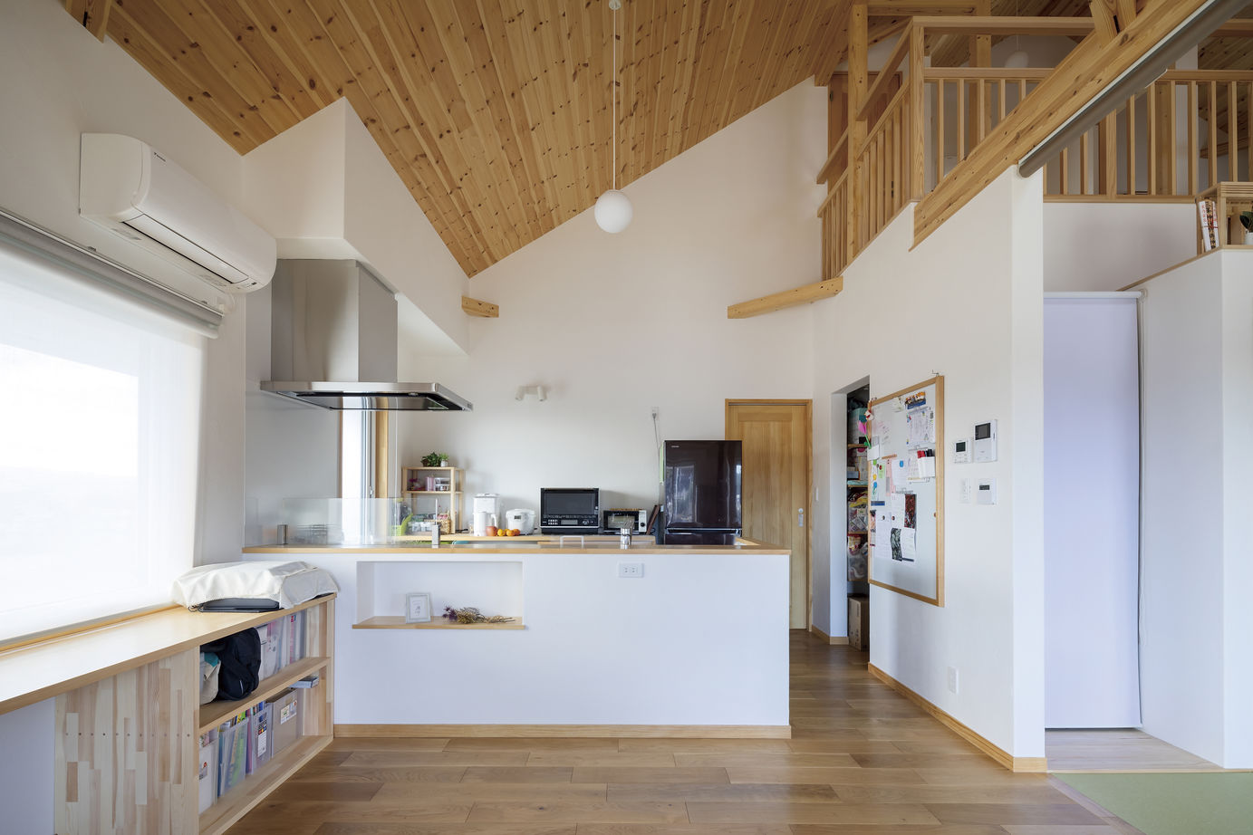 しのだ工務店 漆喰と木の癒しが決め手に。寒さ知らずで家事ラクな白い家の建築実例画像5