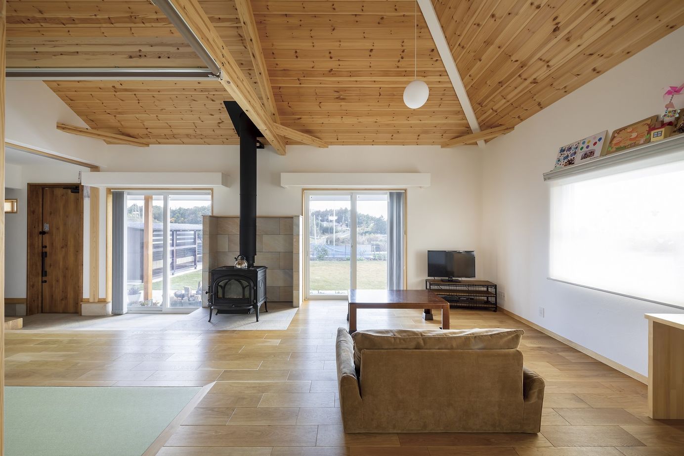 しのだ工務店 漆喰と木の癒しが決め手に。寒さ知らずで家事ラクな白い家の建築実例画像10