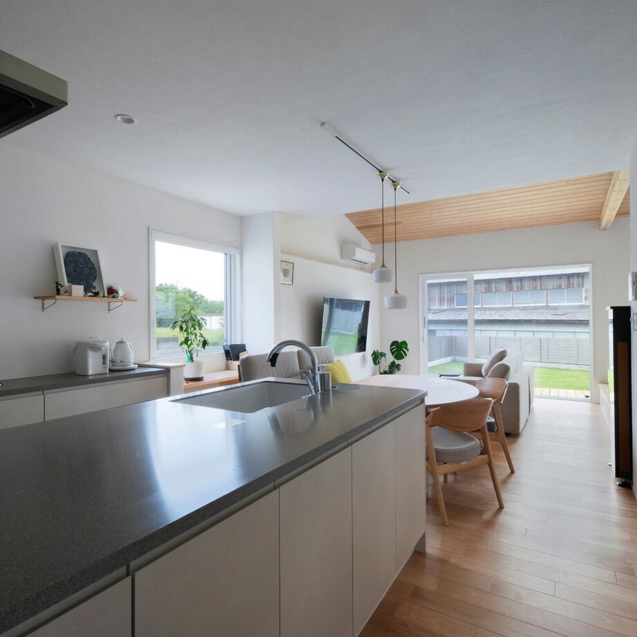 しのだ工務店 無垢材と漆喰の癒し。家事動線の効率化で家族との時間を満喫の建築実例画像3