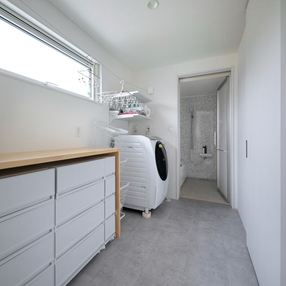 しのだ工務店 無垢材と漆喰の癒し。家事動線の効率化で家族との時間を満喫の建築実例画像4