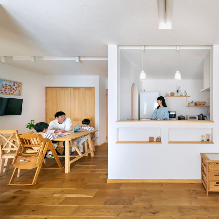 しのだ工務店 無垢材と漆喰の癒し。家事動線の効率化で家族との時間を満喫の建築実例画像2