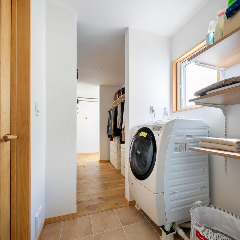 しのだ工務店 無垢材と漆喰の癒し。家事動線の効率化で家族との時間を満喫の建築実例画像5