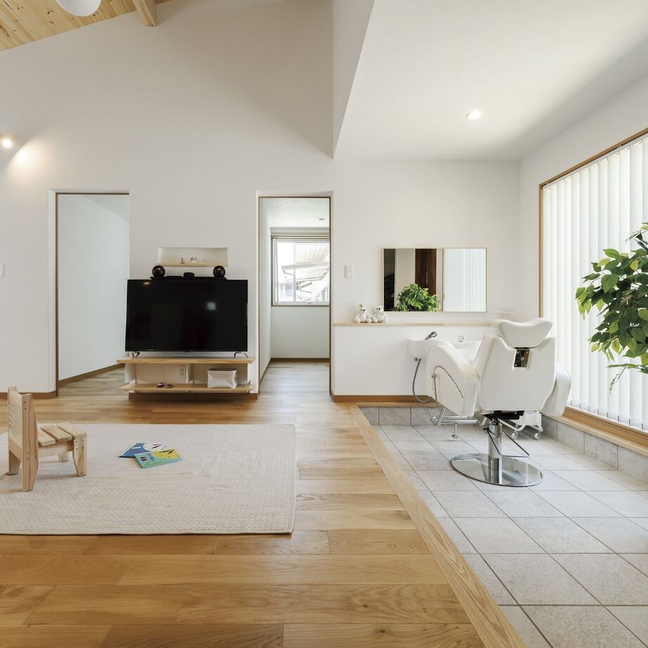 しのだ工務店 無垢材と漆喰の癒し。家事動線の効率化で家族との時間を満喫の建築実例画像2