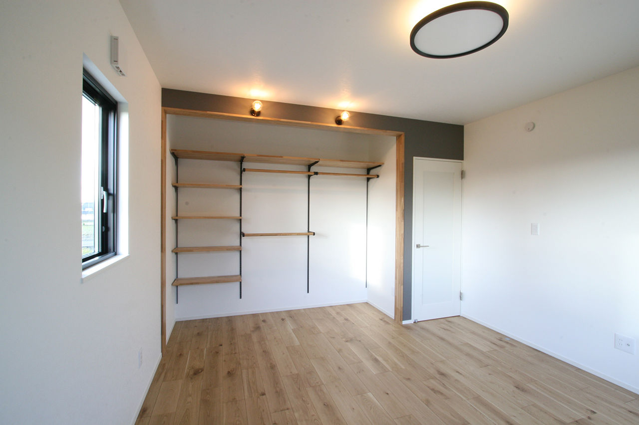 マイホームタナカ 【砺波市/間取有/2000万円台】吹き抜けとアイランドキッチン。家族の気配を感じるリゾートホテルのような家の建築実例画像9