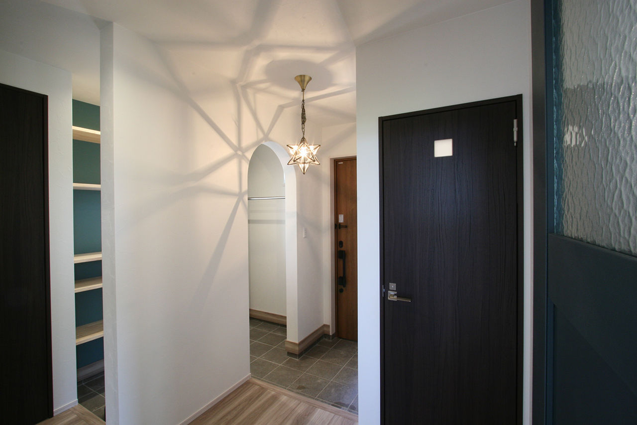 マイホームタナカ 【高岡市/間取図/2000万円台】解放感のある吹抜けにリビング階段。サンルームにはランドリークロークを設置の建築実例画像5