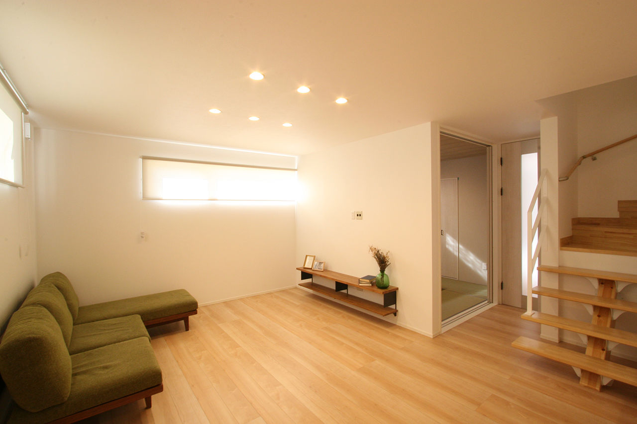 マイホームタナカ 【2600～2699万円】ママの目線で設計したインナーガレージの家。ガレージからパントリーへダイレクトの建築実例画像3