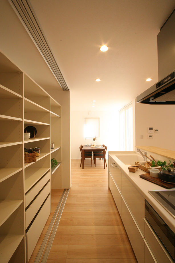 マイホームタナカ 【2600～2699万円】ママの目線で設計したインナーガレージの家。ガレージからパントリーへダイレクトの建築実例画像6