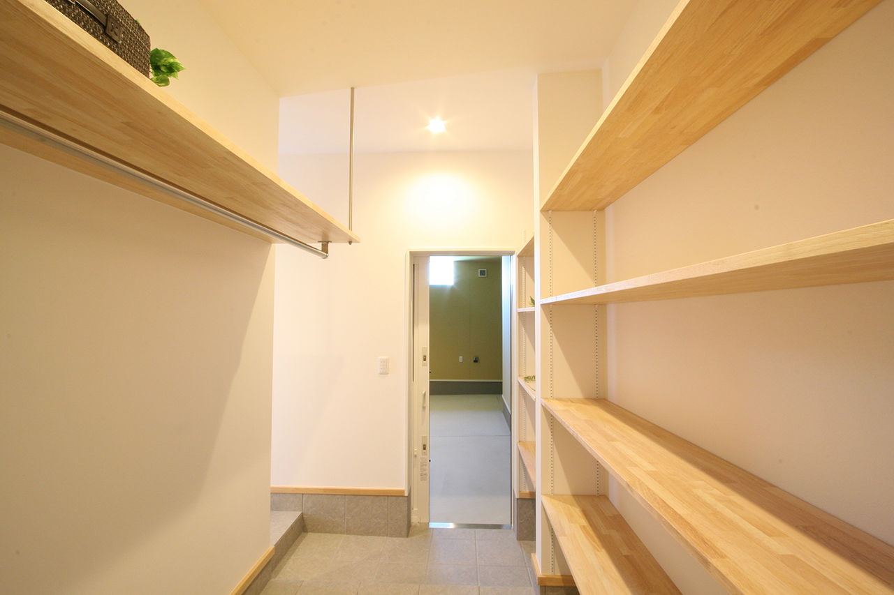 マイホームタナカ 【2600～2699万円】ママの目線で設計したインナーガレージの家。ガレージからパントリーへダイレクトの建築実例画像10