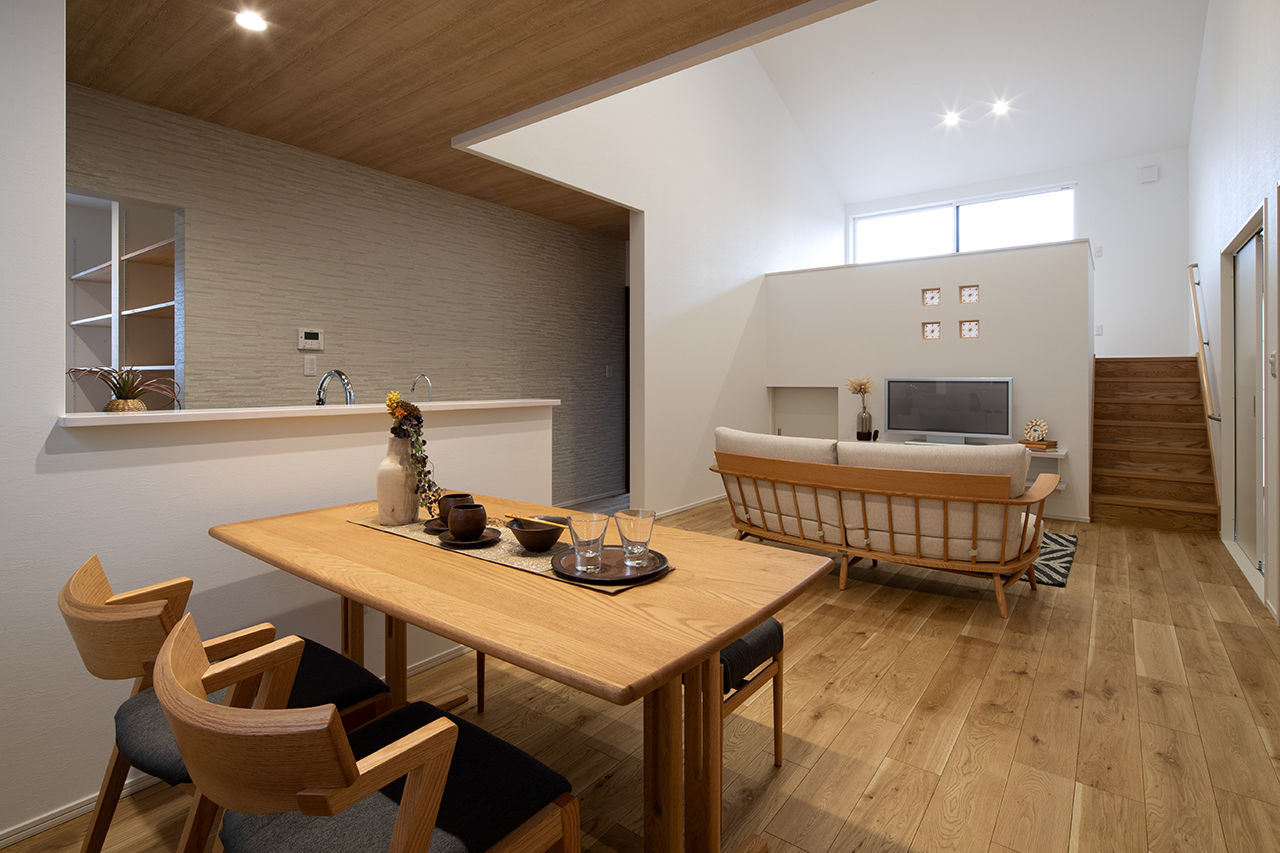 マイホームタナカ 【3LDK】縦横に伸びるスキップフロアの開放感と、和モダンの意匠が融合、素敵なイマドキ平屋の住まいの建築実例画像2