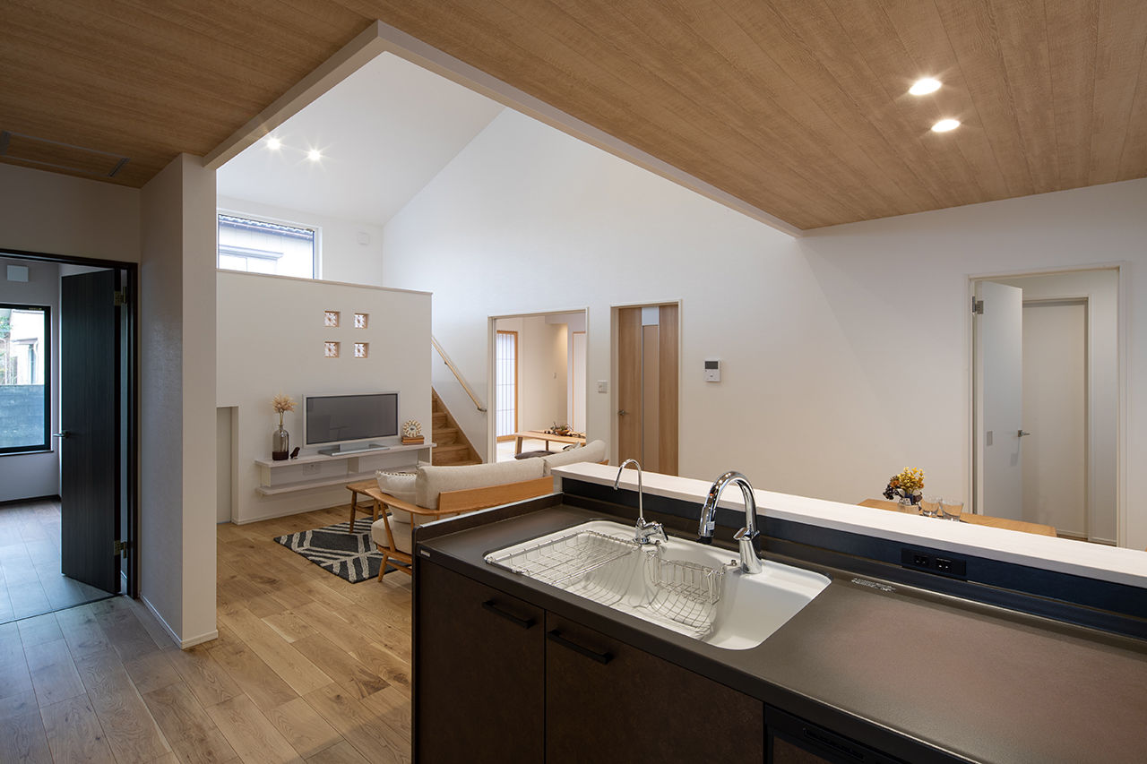 マイホームタナカ 【3LDK】縦横に伸びるスキップフロアの開放感と、和モダンの意匠が融合、素敵なイマドキ平屋の住まいの建築実例画像5