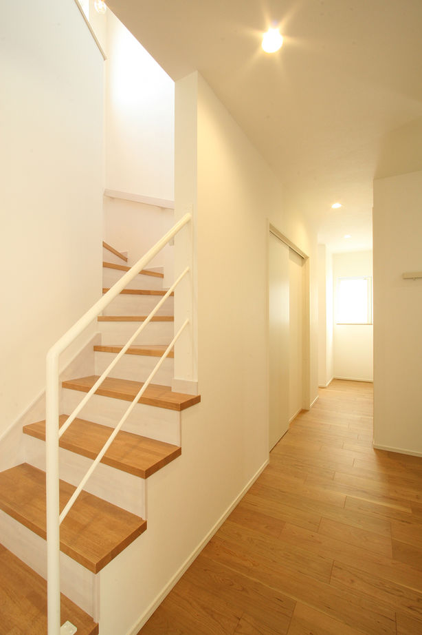 マイホームタナカ 【3LDK】全館空調で快適。ずっとここに居たい、段差をつけて天井高を演出したリビングがお気に入り！の建築実例画像9