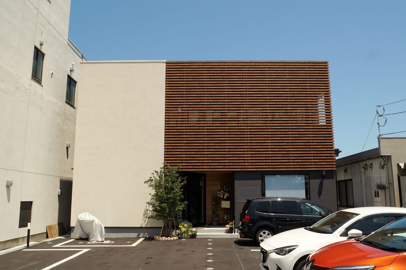 マイホームタナカ オシャレカッコイイ店舗併用住宅の建築実例画像1