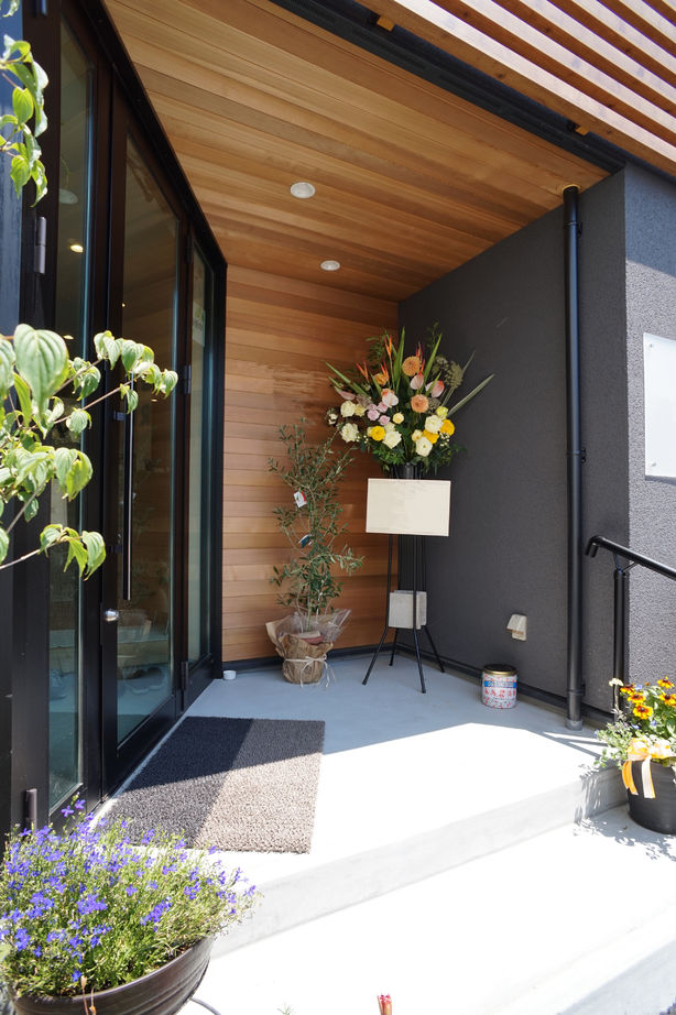 マイホームタナカ オシャレカッコイイ店舗併用住宅の建築実例画像3