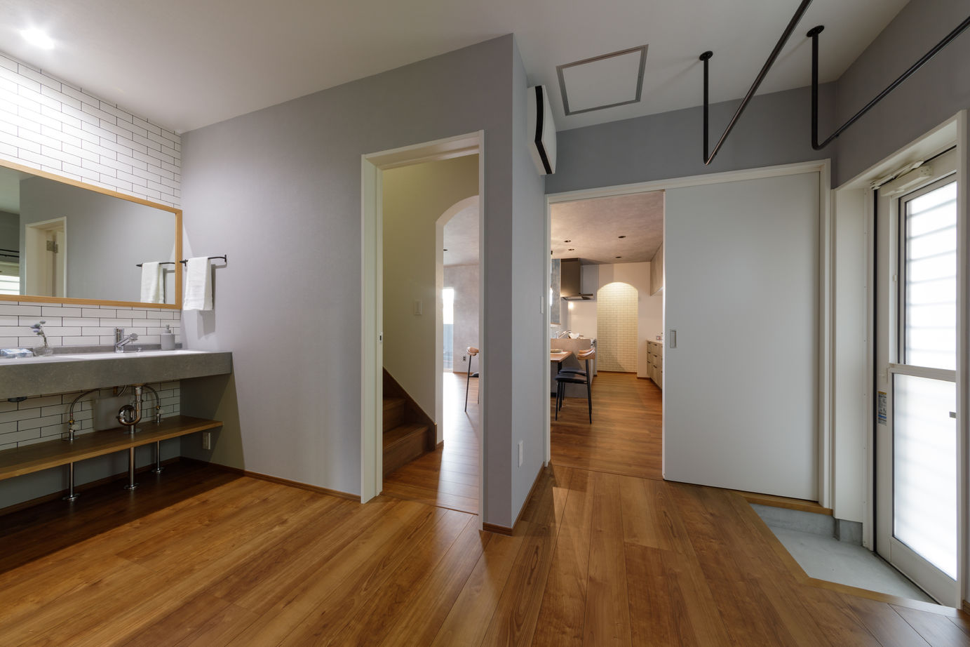 マイホームタナカ 家族の生活動線と収納力が両立したインダストリアルハウスの建築実例画像3