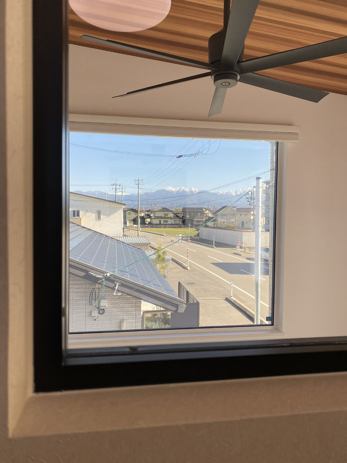 マイホームタナカ 「青空と木目の融合」　美しさと住みやすさを兼ね備えた高性能デザイン住宅の建築実例画像9