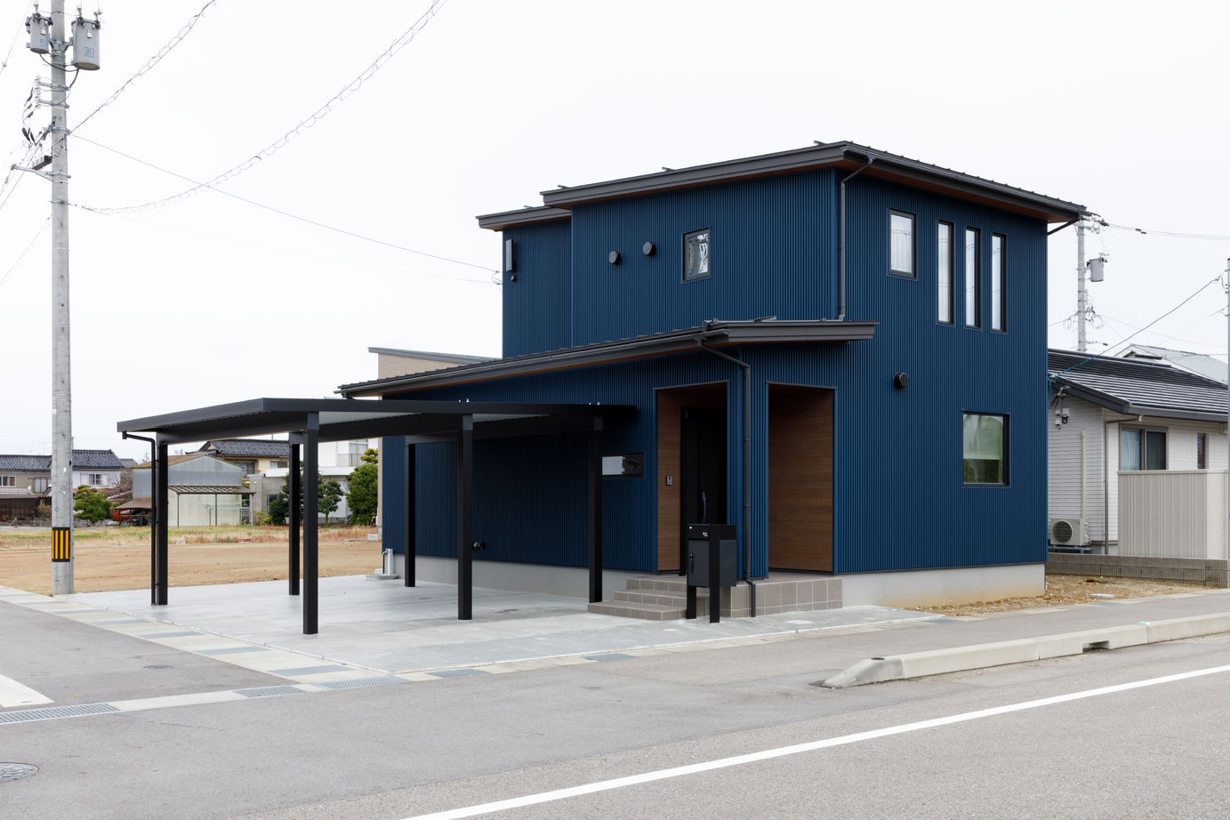 マイホームタナカ 「青空と木目の融合」　美しさと住みやすさを兼ね備えた高性能デザイン住宅の建築実例画像10