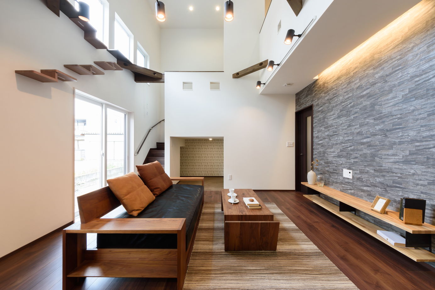 マイホームタナカ 「愛猫との暮らしをデザインする家づくり」×「家事動線を繋ぐインナーガレージの家」の建築実例画像3