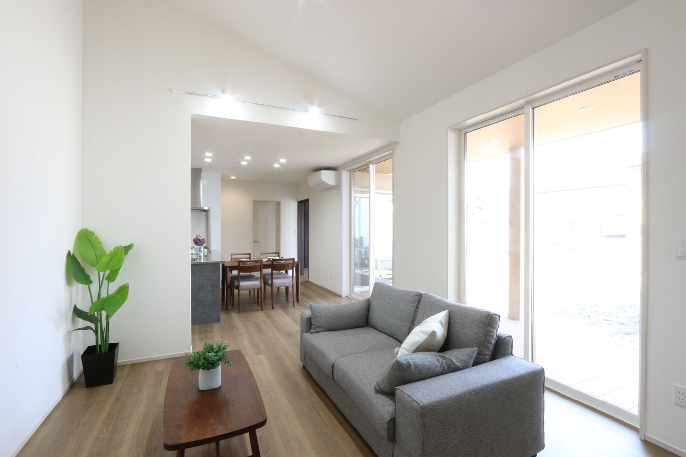 マイホームタナカ 「和」と「洋」が調和した平屋の建築実例画像2