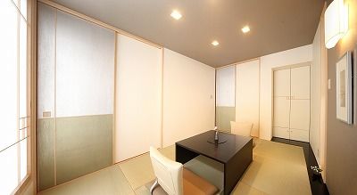 アルファホーム／オーガニックハウス新潟 レンガタイルと塗り壁のコントラストが美しい外観。自然素材と造作家具を採用した全館空調のデザイン住宅の建築実例画像7