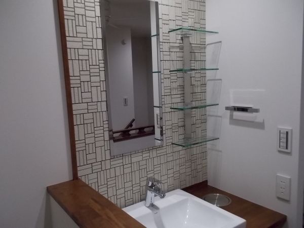 アルファホーム／オーガニックハウス新潟 造作家具を多数採用。フランク・ロイド・ライトの普遍の真髄が息づく、近代モダニズム的デザイン住宅の建築実例画像4