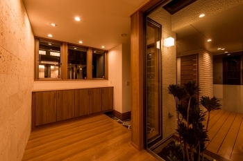 アルファホーム／オーガニックハウス新潟 フランク・ロイド・ライトの建築思想を忠実に表現したゴージャスモダンな平屋住宅の建築実例画像6